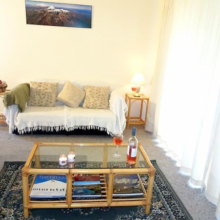 Smokebush Cottage - Holiday Home Exclusively Yours Turangi Exterior photo